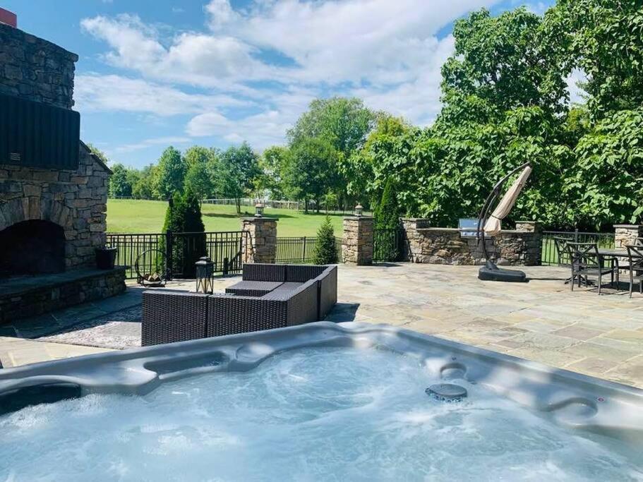 Beautiful Equestrian Estate Home W/ Hot Tub! ラブランド エクステリア 写真