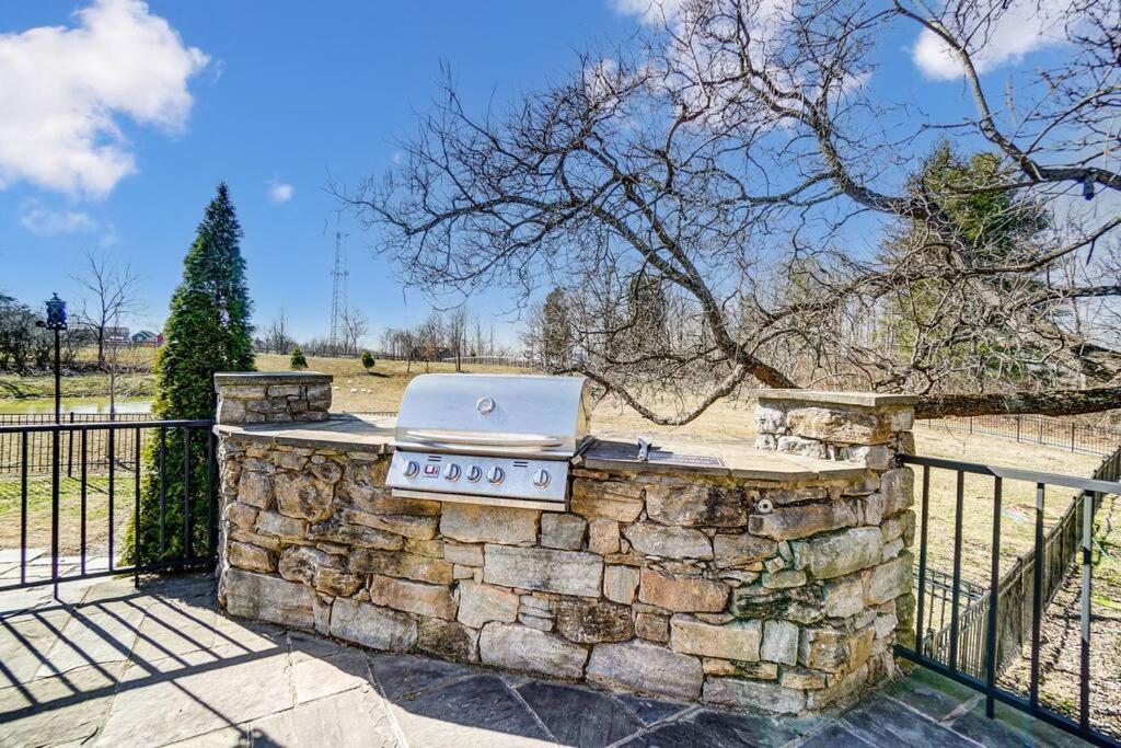 Beautiful Equestrian Estate Home W/ Hot Tub! ラブランド エクステリア 写真