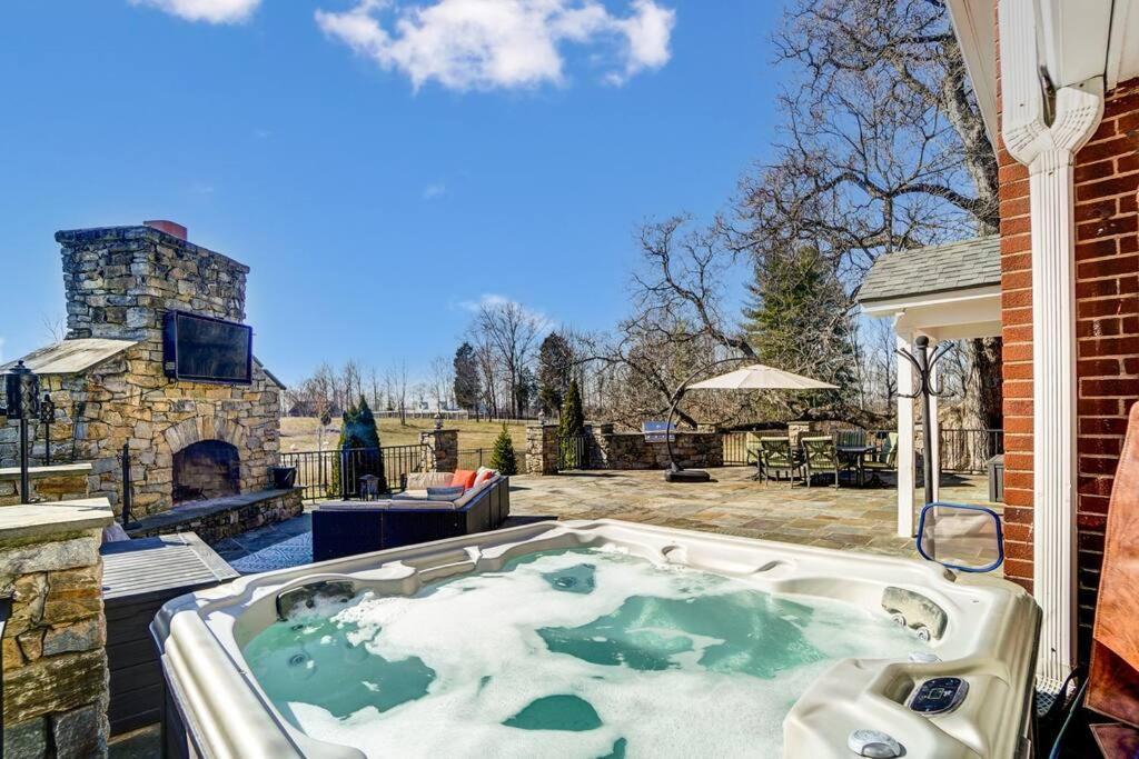 Beautiful Equestrian Estate Home W/ Hot Tub! ラブランド エクステリア 写真